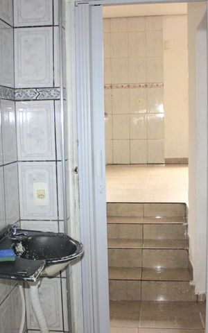Casa para alugar com 70m², 3 quartos e 3 vagasBanheiro 