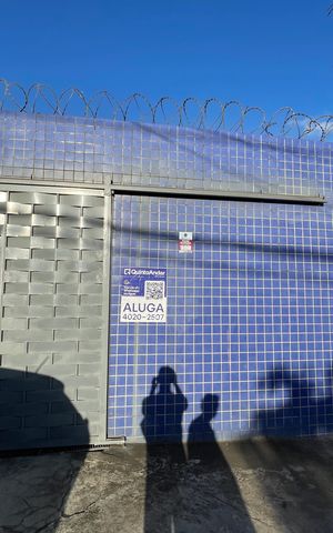 Casa para alugar com 250m², 3 quartos e 3 vagas Casa para alugar com 250m², 3 quartos e 3 vagasPlaca instalada no muro com o codigo GRDG-93 no dia 17-09-2026, tamanho grande
