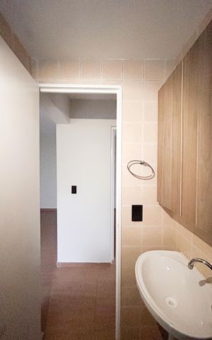 Apartamento para alugar com 50m², 2 quartos e 1 vaga Apartamento para alugar com 50m², 2 quartos e 1 vagaBanheiro social