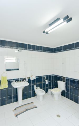 Casa à venda com 160m², 3 quartos e 3 vagasBanheiro da Suíte