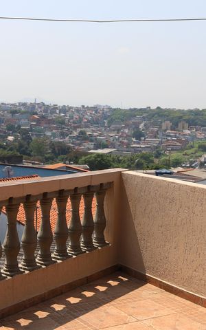 Casa à venda com 142m², 3 quartos e 1 vaga Casa à venda com 142m², 3 quartos e 1 vagaVaranda