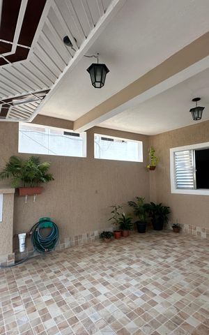 Casa à venda com 142m², 3 quartos e 1 vaga Casa à venda com 142m², 3 quartos e 1 vagaGaragem