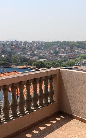 Casa à venda com 142m², 3 quartos e 1 vaga Casa à venda com 142m², 3 quartos e 1 vagaVaranda