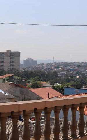 Casa à venda com 142m², 3 quartos e 1 vaga Casa à venda com 142m², 3 quartos e 1 vagaVaranda