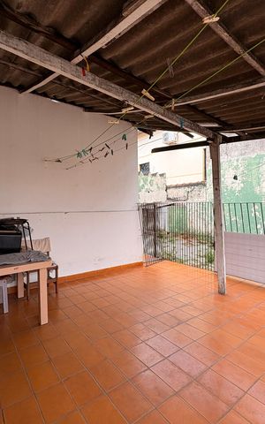 Casa à venda com 90m², 2 quartos e 4 vagas Casa à venda com 90m², 2 quartos e 4 vagasVaranda