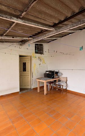 Casa à venda com 90m², 2 quartos e 4 vagas Casa à venda com 90m², 2 quartos e 4 vagasVaranda
