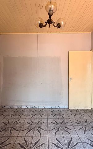Casa à venda com 90m², 2 quartos e 4 vagas Casa à venda com 90m², 2 quartos e 4 vagasSala