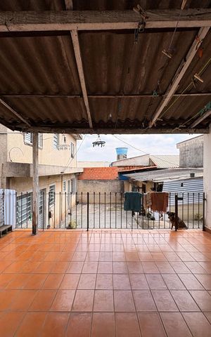 Casa à venda com 90m², 2 quartos e 4 vagas Casa à venda com 90m², 2 quartos e 4 vagasVaranda