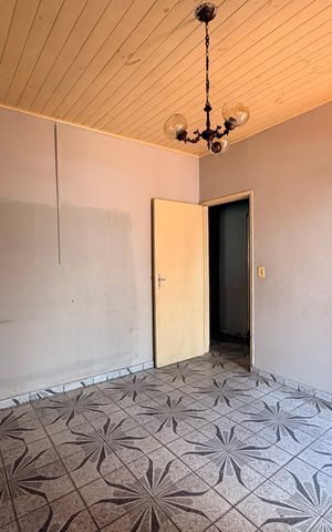 Casa à venda com 90m², 2 quartos e 4 vagas Casa à venda com 90m², 2 quartos e 4 vagasSala