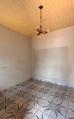 Casa à venda com 90m², 2 quartos e 4 vagas Casa à venda com 90m², 2 quartos e 4 vagasSala