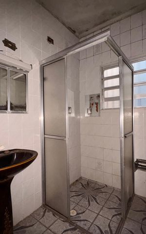 Casa à venda com 90m², 2 quartos e 4 vagas Casa à venda com 90m², 2 quartos e 4 vagasBanheiro