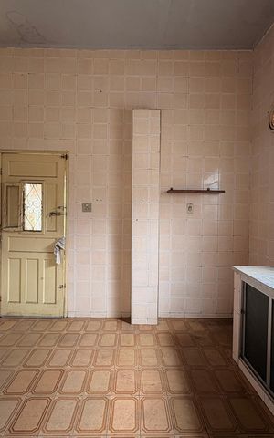 Casa à venda com 90m², 2 quartos e 4 vagas Casa à venda com 90m², 2 quartos e 4 vagasCozinha