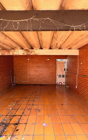 Casa à venda com 90m², 2 quartos e 4 vagas Casa à venda com 90m², 2 quartos e 4 vagasGaragem