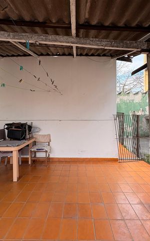 Casa à venda com 90m², 2 quartos e 4 vagas Casa à venda com 90m², 2 quartos e 4 vagasVaranda