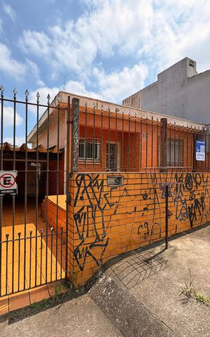 Casa à venda com 90m², 2 quartos e 4 vagas Casa à venda com 90m², 2 quartos e 4 vagasFachada + plaquinha FADD-446