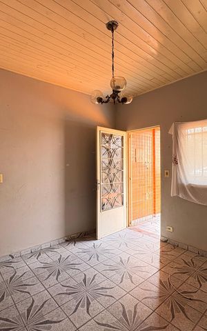 Casa à venda com 90m², 2 quartos e 4 vagas Casa à venda com 90m², 2 quartos e 4 vagasSala