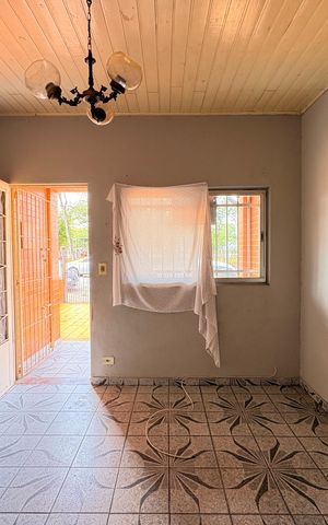 Casa à venda com 90m², 2 quartos e 4 vagas Casa à venda com 90m², 2 quartos e 4 vagasSala