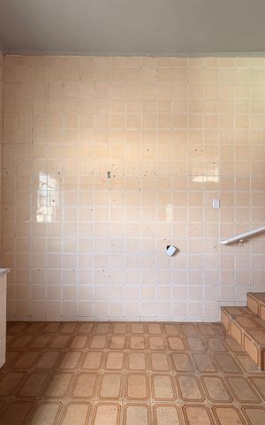 Casa à venda com 90m², 2 quartos e 4 vagas Casa à venda com 90m², 2 quartos e 4 vagasCozinha