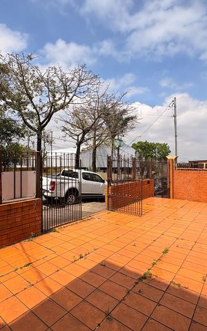 Casa à venda com 90m², 2 quartos e 4 vagas Casa à venda com 90m², 2 quartos e 4 vagasQuintal