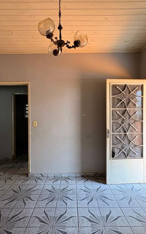 Casa à venda com 90m², 2 quartos e 4 vagas Casa à venda com 90m², 2 quartos e 4 vagasSala