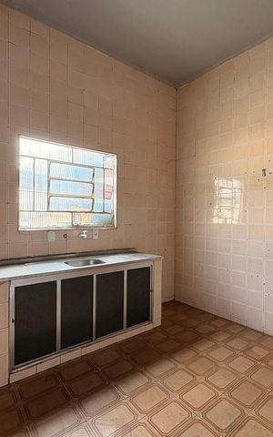 Casa à venda com 90m², 2 quartos e 4 vagas Casa à venda com 90m², 2 quartos e 4 vagasCozinha
