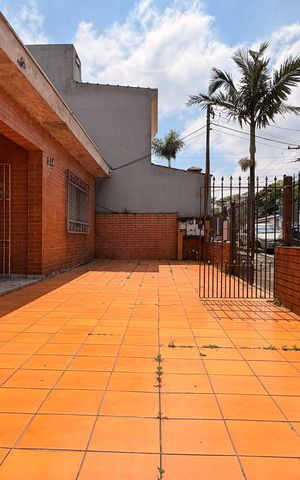 Casa à venda com 90m², 2 quartos e 4 vagas Casa à venda com 90m², 2 quartos e 4 vagasQuintal