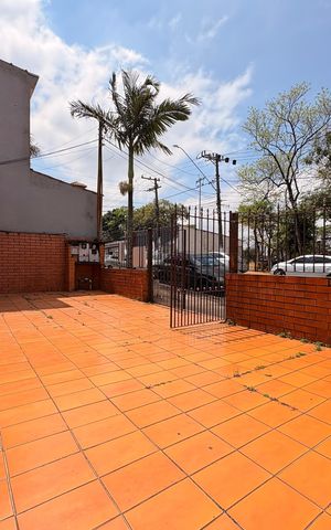 Casa à venda com 90m², 2 quartos e 4 vagas Casa à venda com 90m², 2 quartos e 4 vagasQuintal