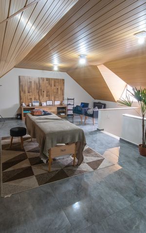 Casa à venda com 150m², 3 quartos e 2 vagas Casa à venda com 150m², 3 quartos e 2 vagasÁtico