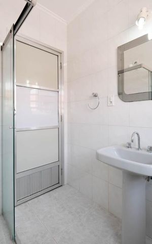Casa à venda com 143m², 4 quartos e 2 vagasBanheiro 1