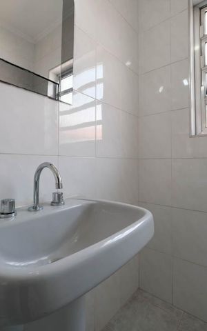 Casa à venda com 143m², 4 quartos e 2 vagasBanheiro 1