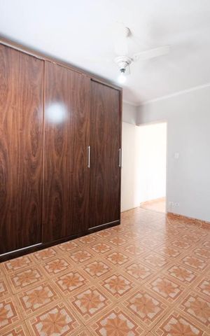 Casa à venda com 143m², 4 quartos e 2 vagasSuíte