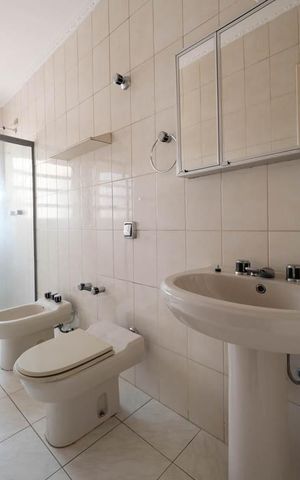 Casa à venda com 143m², 4 quartos e 2 vagasSuíte
