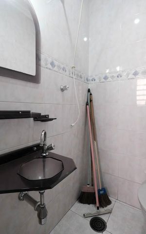 Casa à venda com 143m², 4 quartos e 2 vagasBanheiro 2