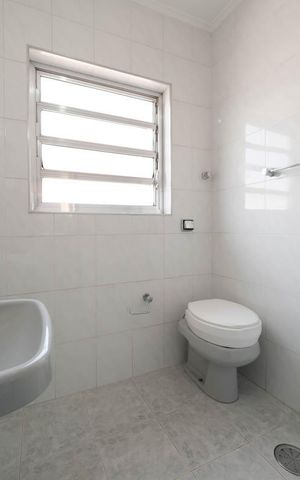 Casa à venda com 143m², 4 quartos e 2 vagasBanheiro 1