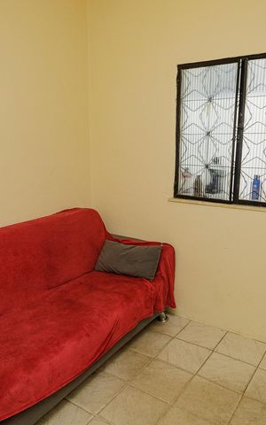 Casa à venda com 182m², 5 quartos e sem vaga Casa à venda com 182m², 5 quartos e sem vagaSala casa 3