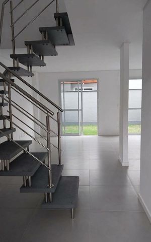 Casa de condomínio para alugar com 118m², 3 quartos e 2 vagas Casa de condomínio para alugar com 118m², 3 quartos e 2 vagasSala