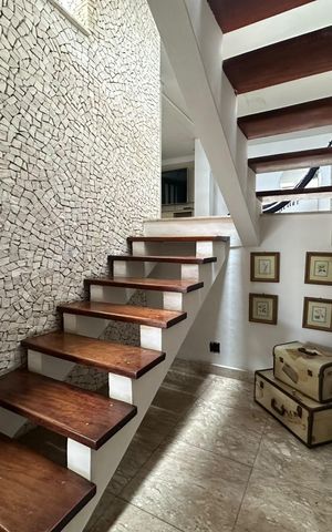 Casa para alugar com 520m², 3 quartos e 4 vagasEscada