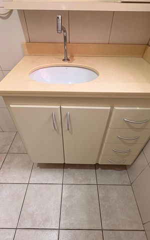 Casa para alugar com 150m², 3 quartos e 2 vagas Casa para alugar com 150m², 3 quartos e 2 vagasBanheiro