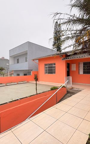 Casa para alugar com 150m², 3 quartos e 2 vagas Casa para alugar com 150m², 3 quartos e 2 vagasVaranda