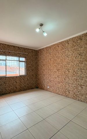 Casa para alugar com 150m², 3 quartos e 2 vagas Casa para alugar com 150m², 3 quartos e 2 vagasSala