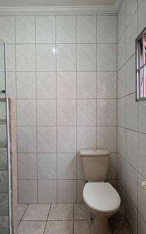 Casa para alugar com 150m², 3 quartos e 2 vagas Casa para alugar com 150m², 3 quartos e 2 vagasBanheiro da Suíte