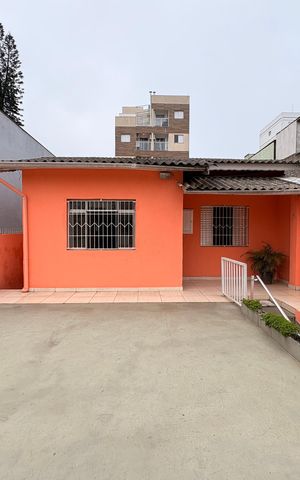 Casa para alugar com 150m², 3 quartos e 2 vagas Casa para alugar com 150m², 3 quartos e 2 vagasVaranda