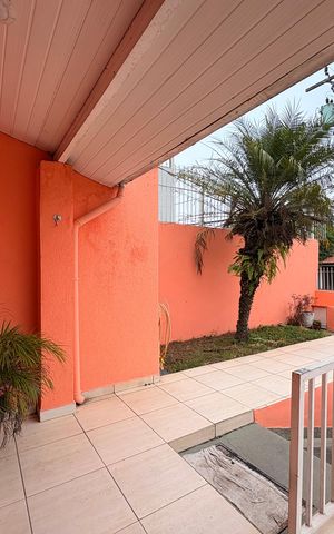Casa para alugar com 150m², 3 quartos e 2 vagas Casa para alugar com 150m², 3 quartos e 2 vagasVaranda