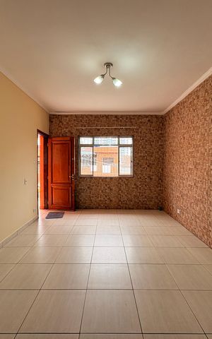 Casa para alugar com 150m², 3 quartos e 2 vagas Casa para alugar com 150m², 3 quartos e 2 vagasSala