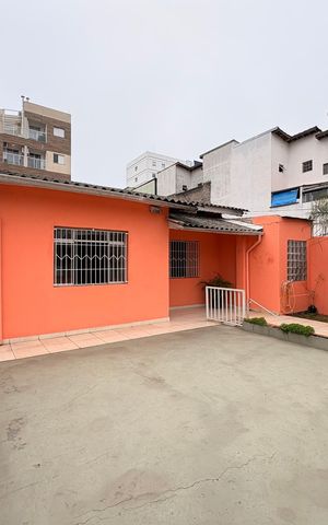 Casa para alugar com 150m², 3 quartos e 2 vagas Casa para alugar com 150m², 3 quartos e 2 vagasVaranda