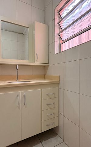 Casa para alugar com 150m², 3 quartos e 2 vagas Casa para alugar com 150m², 3 quartos e 2 vagasBanheiro