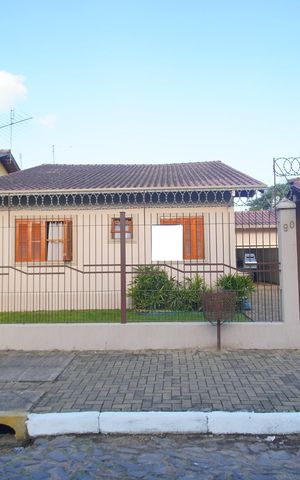 Casa à venda com 230m², 2 quartos e 3 vagasFachada