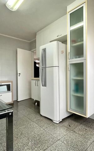 Apartamento à venda com 134m², 3 quartos e 2 vagas Apartamento à venda com 134m², 3 quartos e 2 vagasCozinha