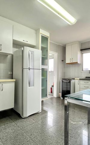 Apartamento à venda com 134m², 3 quartos e 2 vagas Apartamento à venda com 134m², 3 quartos e 2 vagasCozinha