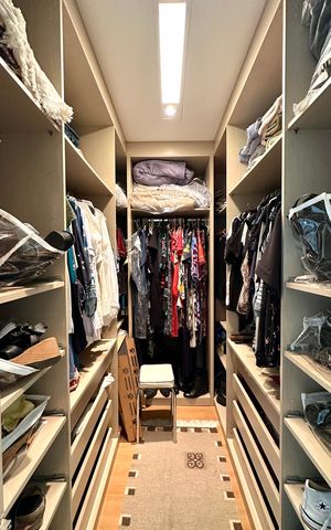 Apartamento à venda com 197m², 4 quartos e 2 vagasCloset Suíte 3